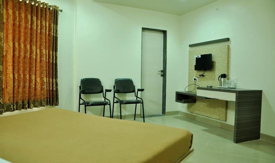 Sandesh Resort Wai Экстерьер фото
